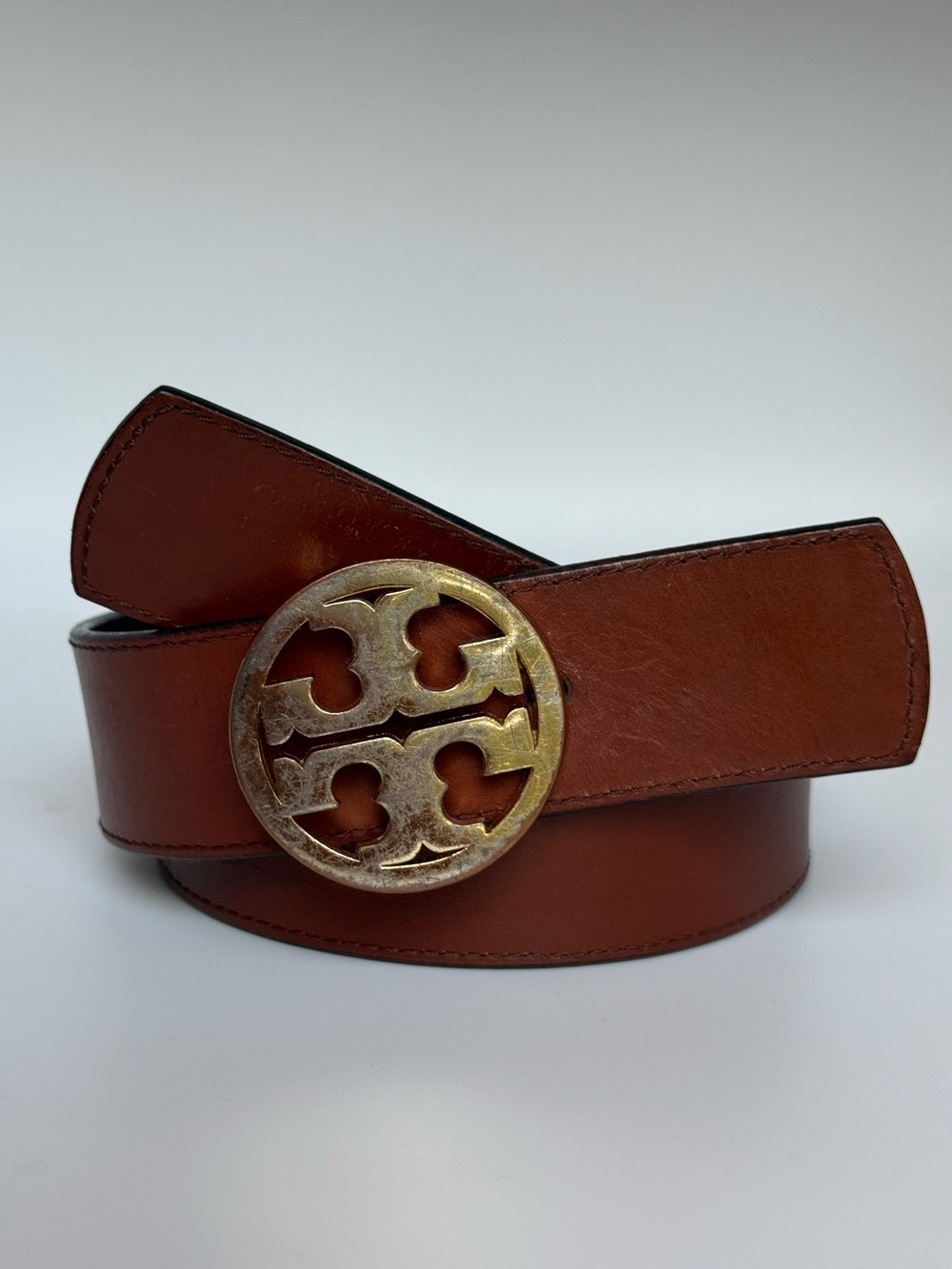 Tory Burch Reversible Leather Belt – Black/Brown | Gold Logo Buckle - Picture 2 of 10